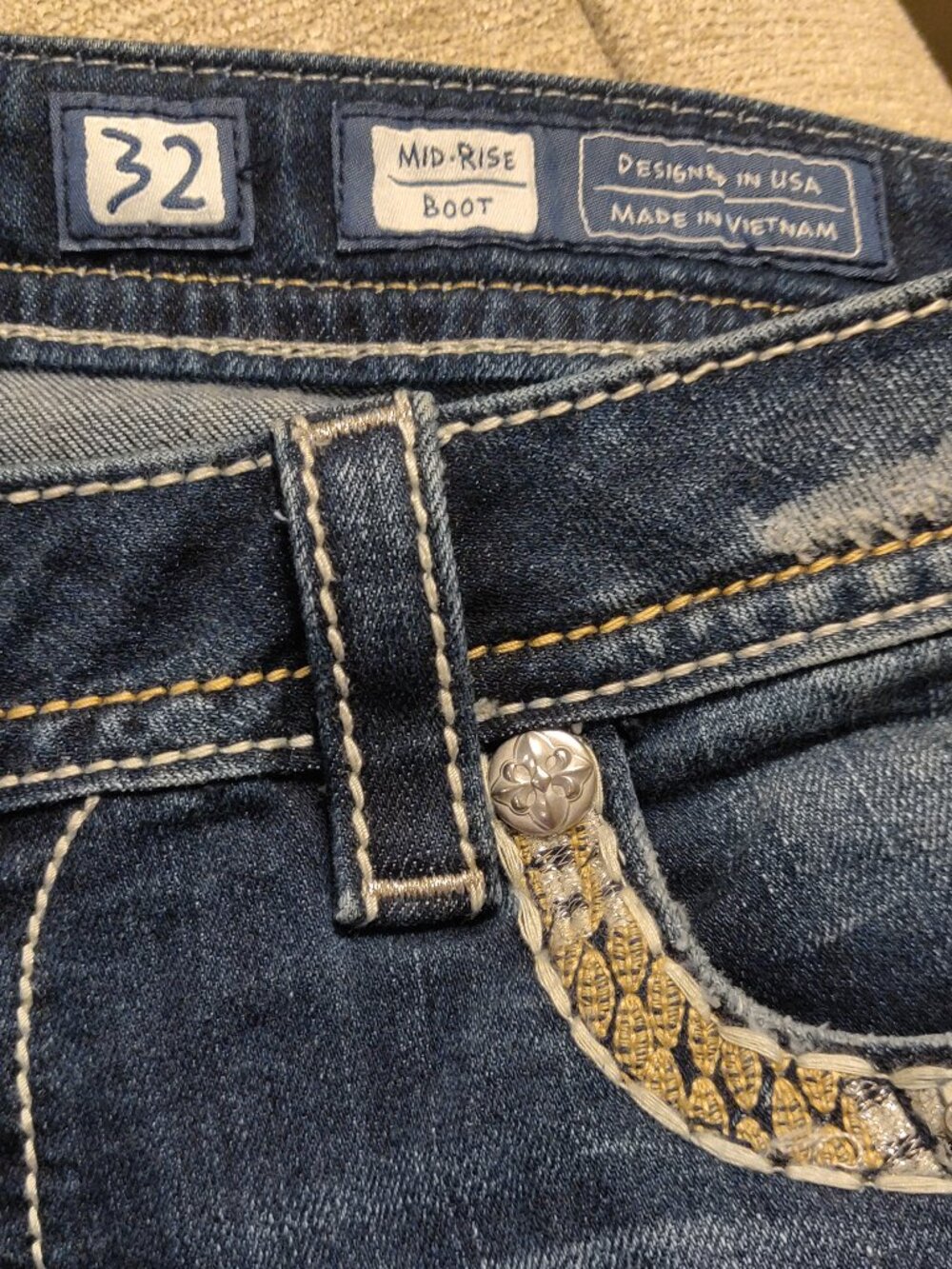 Miss Me Mid Rise Boot Cut Flap Pocket Embellished Jeans Size 32 - Picture 7 of 8